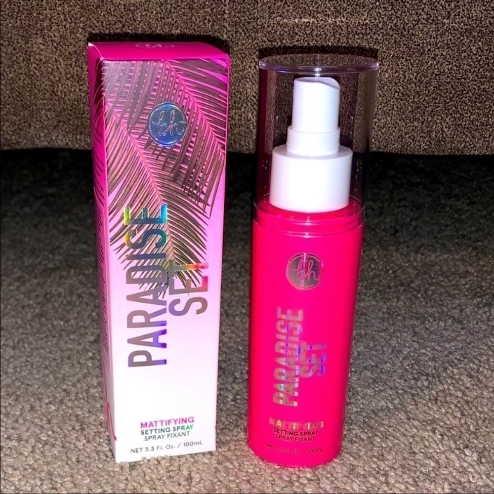 𝅺BH Cosmetics Paradise mattyfying mist setting spray.